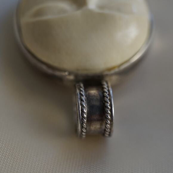 Vintage 925 Sterling Silver Carved Moon Face Cameo Pendant Charm Round Celestial - Picture 10 of 11